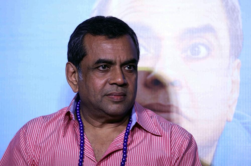 Paresh Rawal यांनी केला धक्कादायक खुलासा : गुडघ्याच्या दुखापतीतून सावरण्यासाठी प्यायले स्वतःचे Urine, म्हणाले – “बीअरसारखे पित होतो”